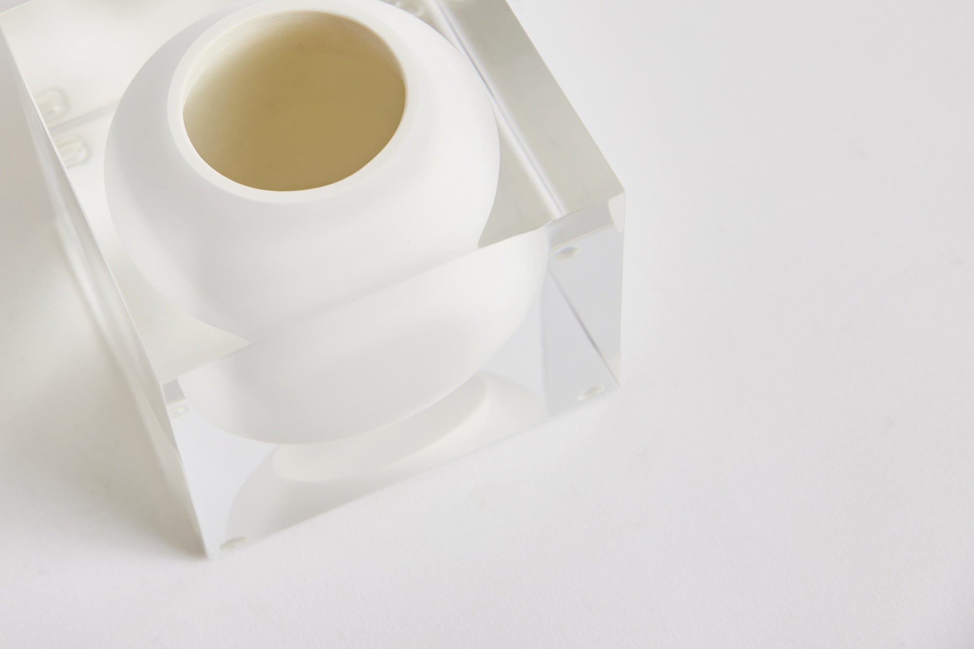 Mosco Bud Vase, White