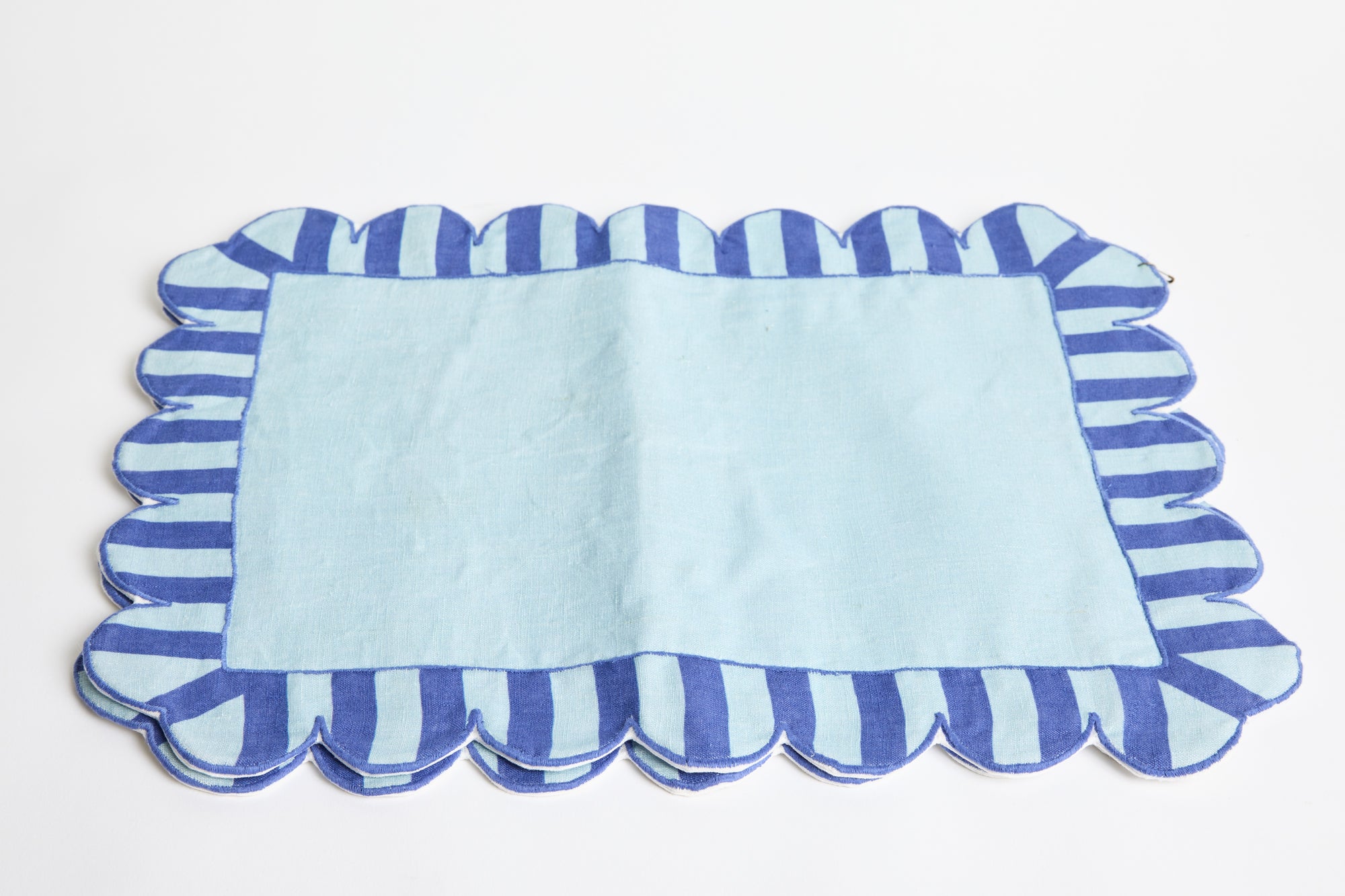 S/2 Jardin Two-Tone Scallop Placemats