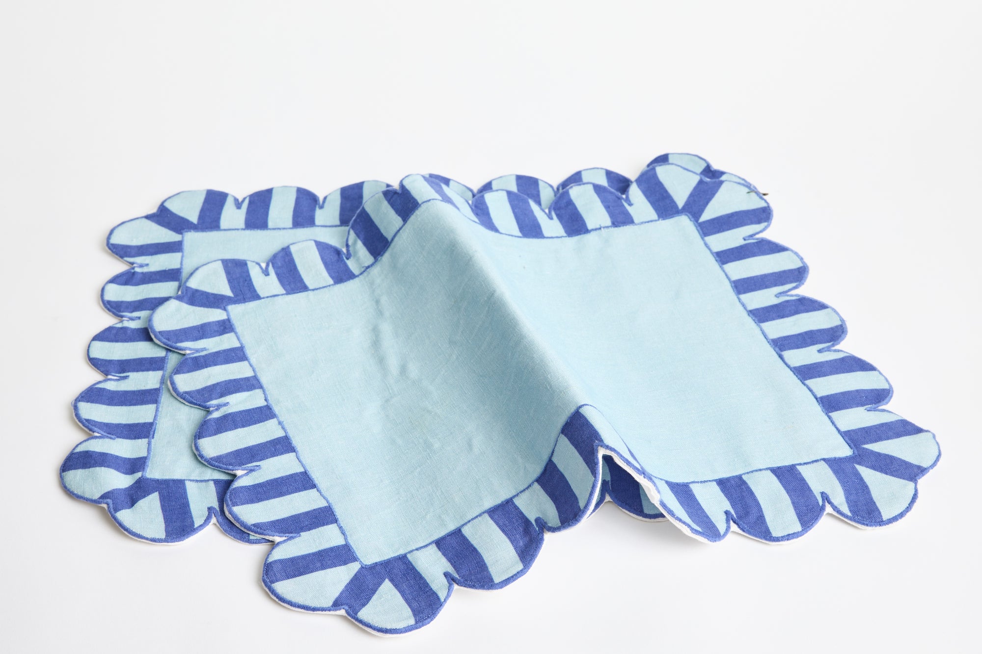 S/2 Jardin Two-Tone Scallop Placemats