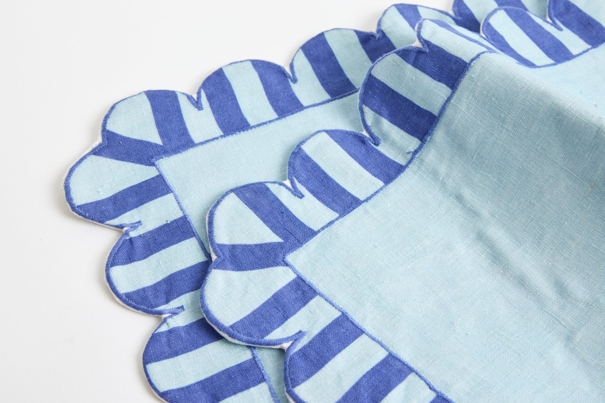S/2 Jardin Two-Tone Scallop Placemats